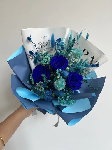 Klein Blue / Rose Bouquet